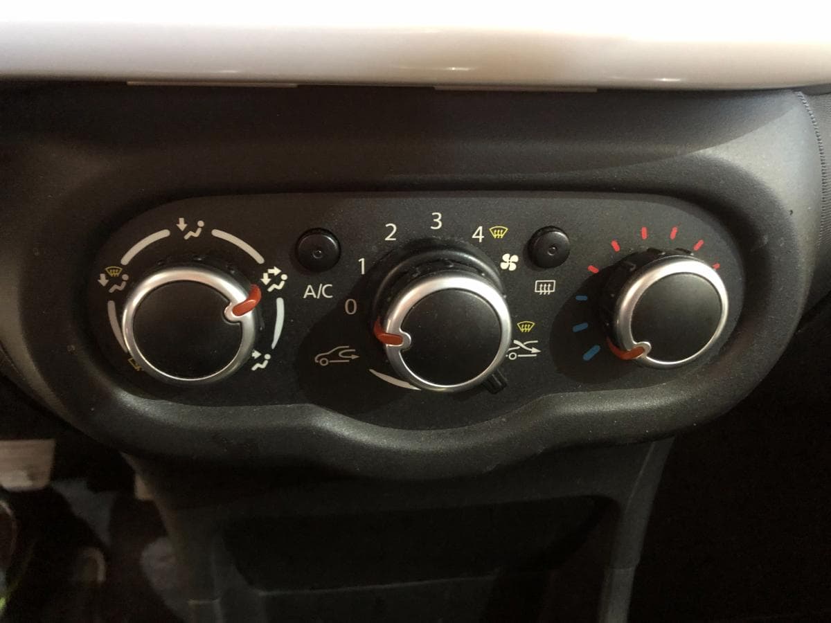 Renault Twingo · Ano 2015 — image 37