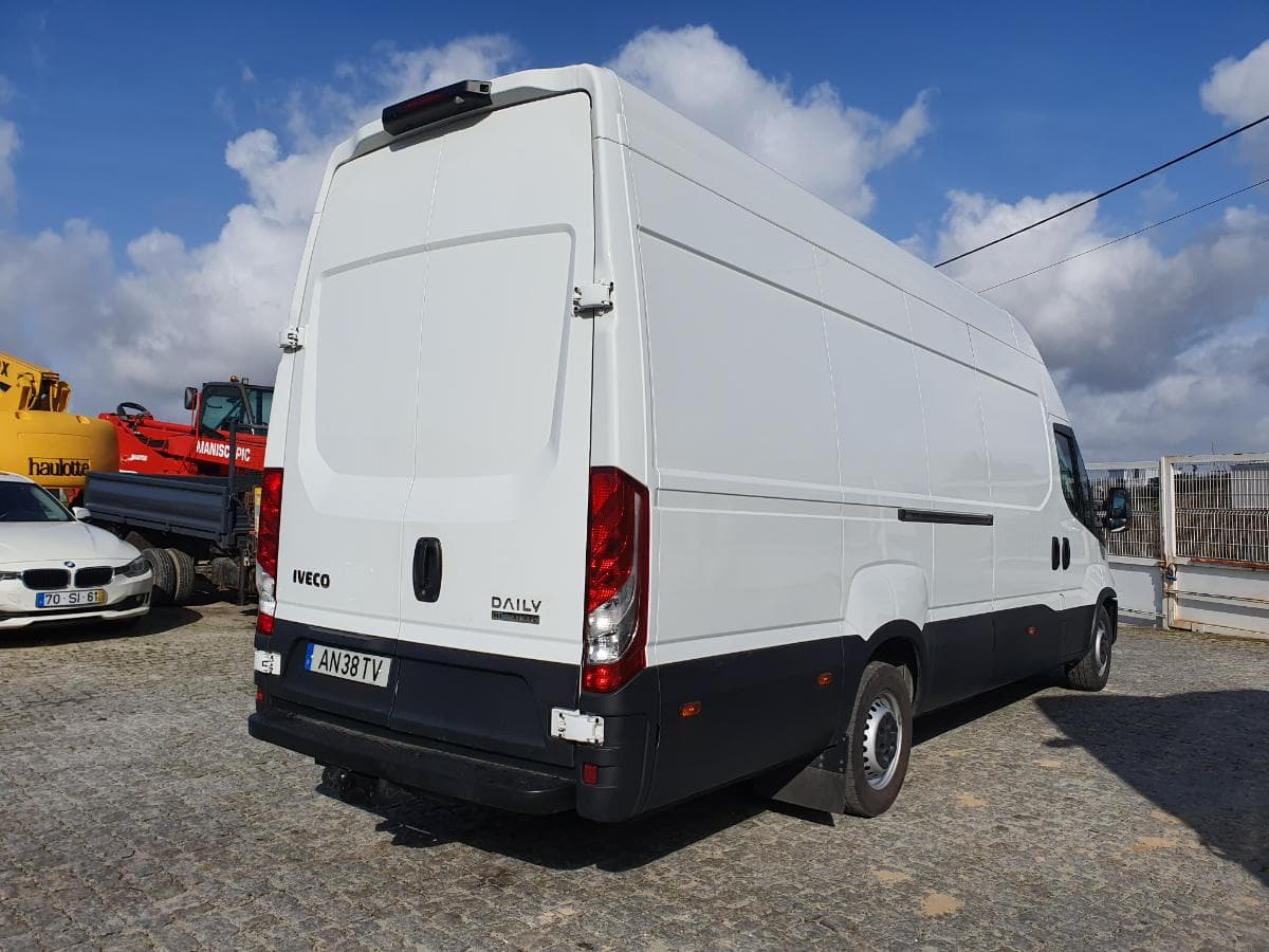 Iveco Daily 35-180 · Ano 2021 — image 8