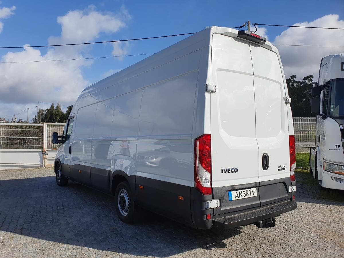 Iveco Daily 35-180 · Ano 2021 — image 9