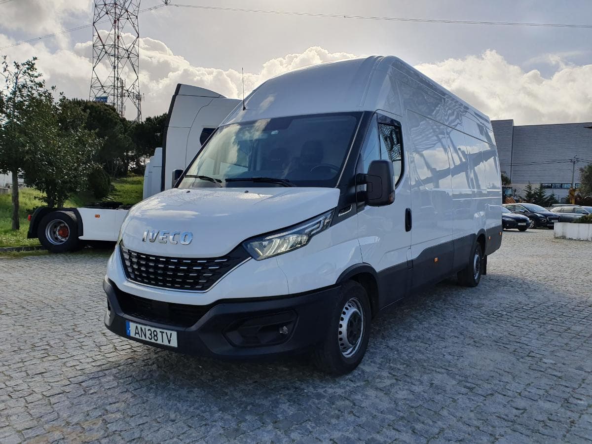 Iveco Daily 35-180 · Ano 2021 — image 2