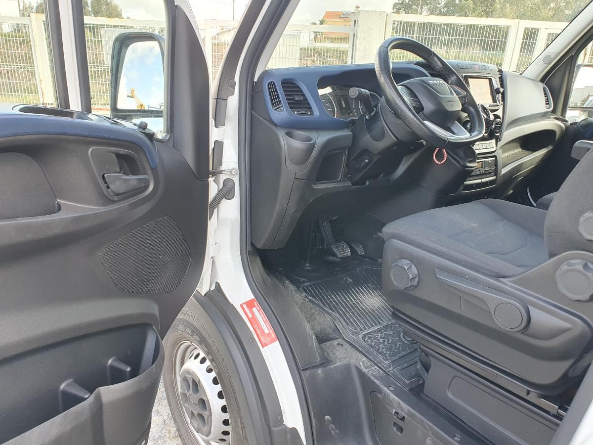 Iveco Daily 35-180 · Ano 2021 — image 17