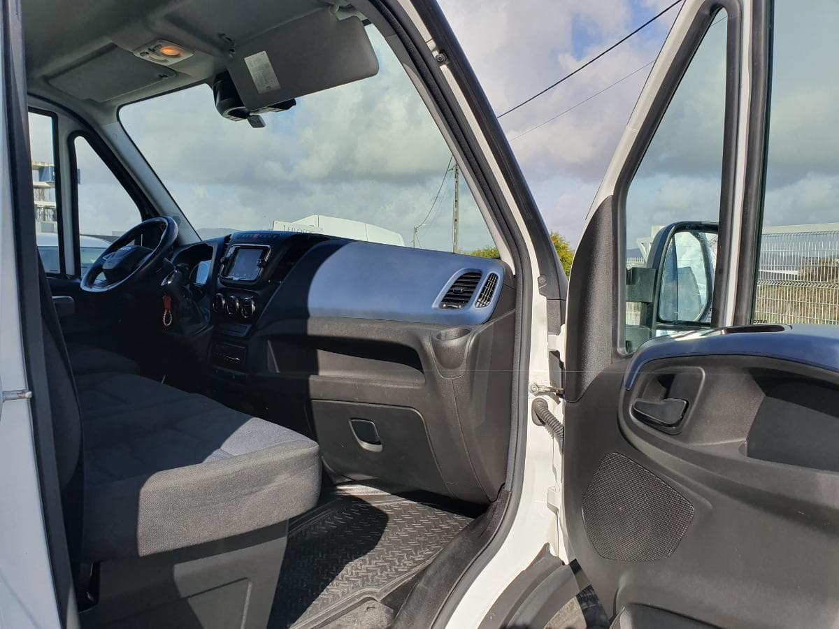 Iveco Daily 35-180 · Ano 2021 — image 19