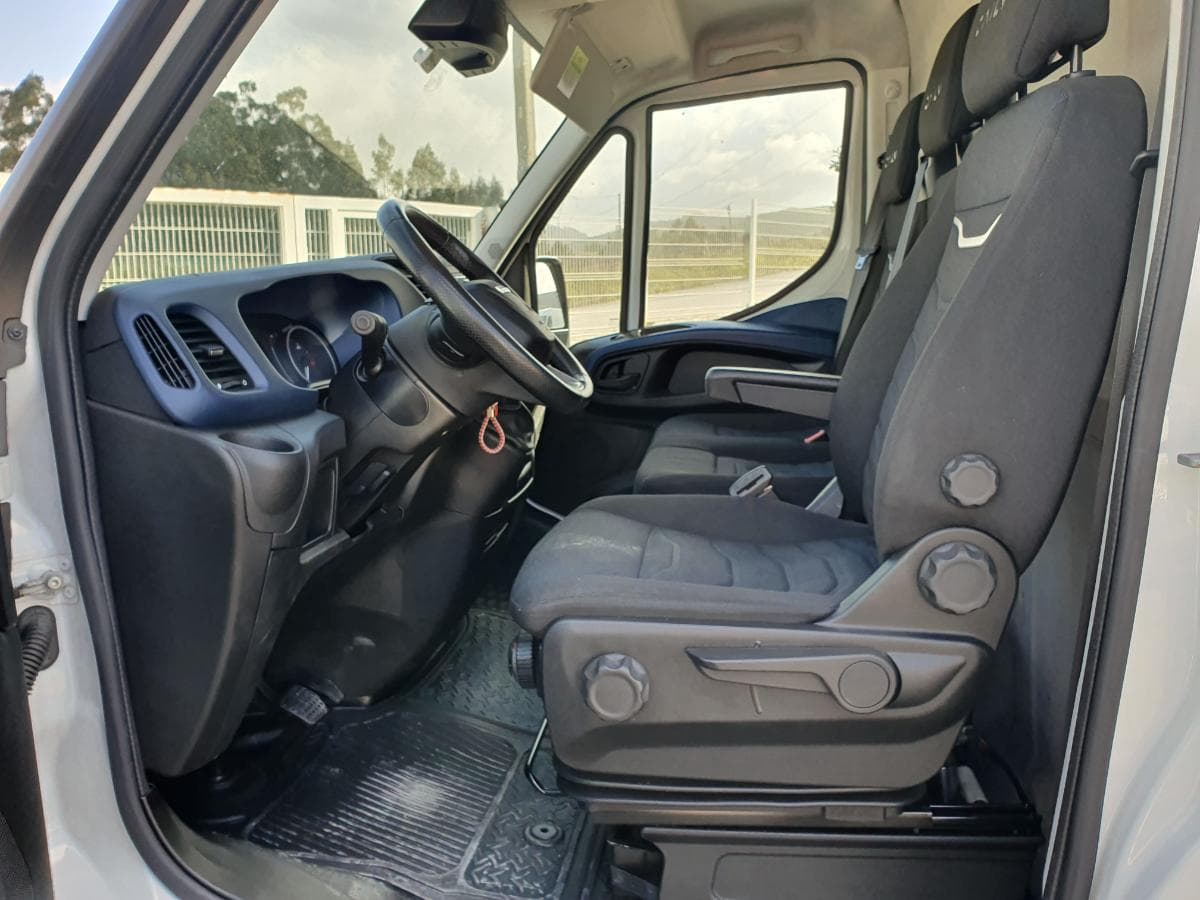 Iveco Daily 35-180 · Ano 2021 — image 28