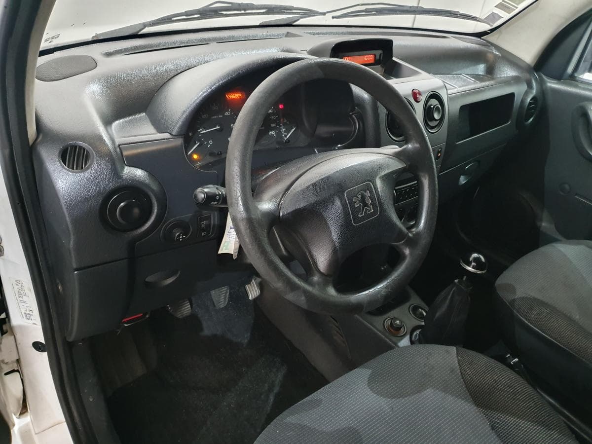 Peugeot Partner 2.0 HDI · Ano 2006 — image 19