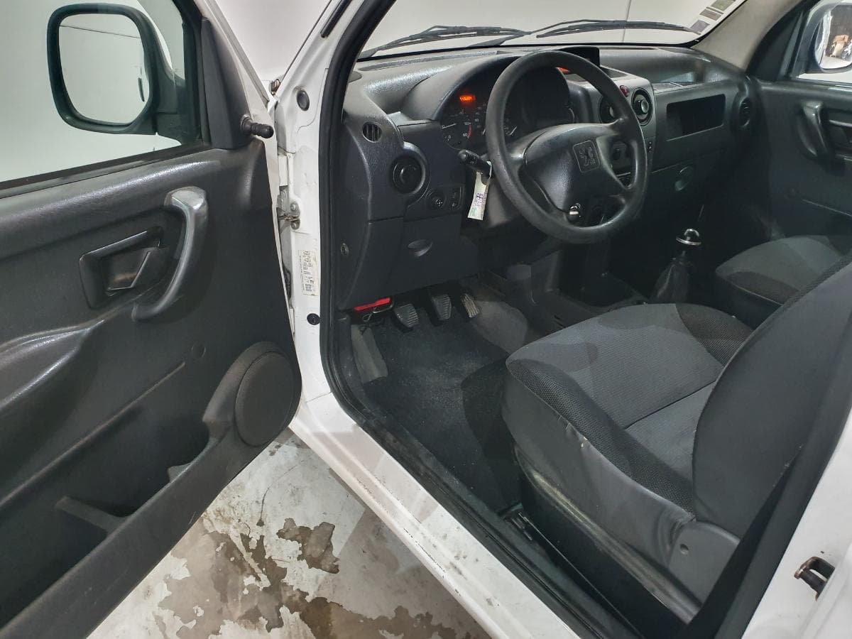 Peugeot Partner 2.0 HDI · Ano 2006 — image 17