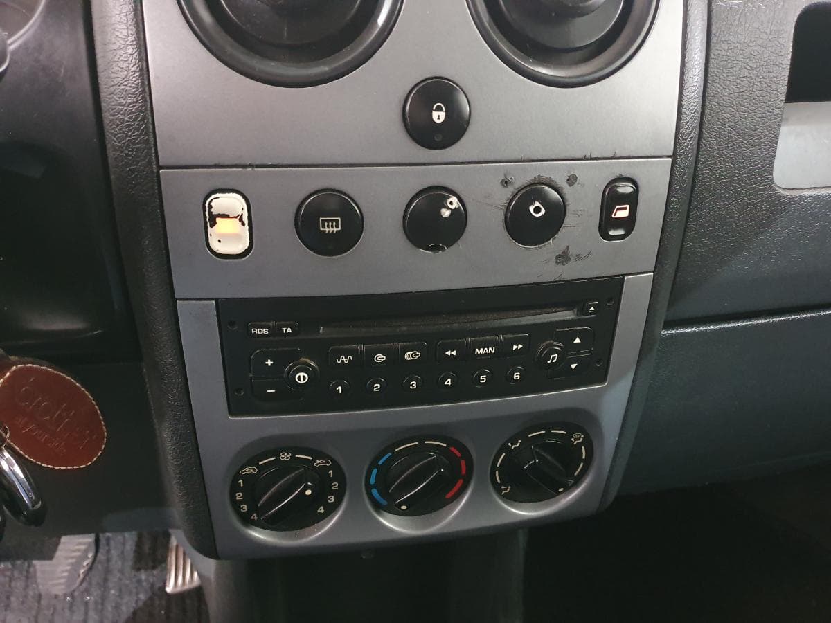 Peugeot Partner 2.0 HDI · Ano 2006 — image 24