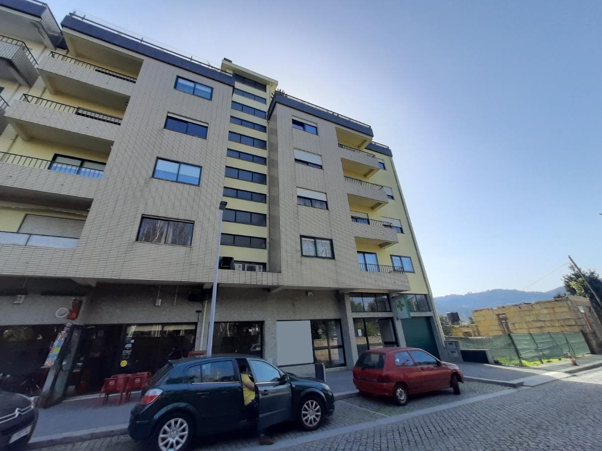 LEILÃO SUSPENSO · Apartamento T4  + Garagem · Vila das Aves — imagen 1