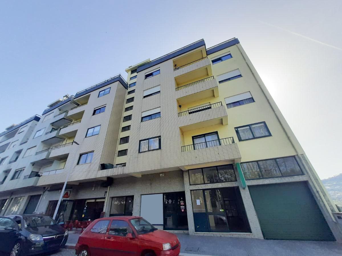 LEILÃO SUSPENSO · Apartamento T4  + Garagem · Vila das Aves — imagen 2