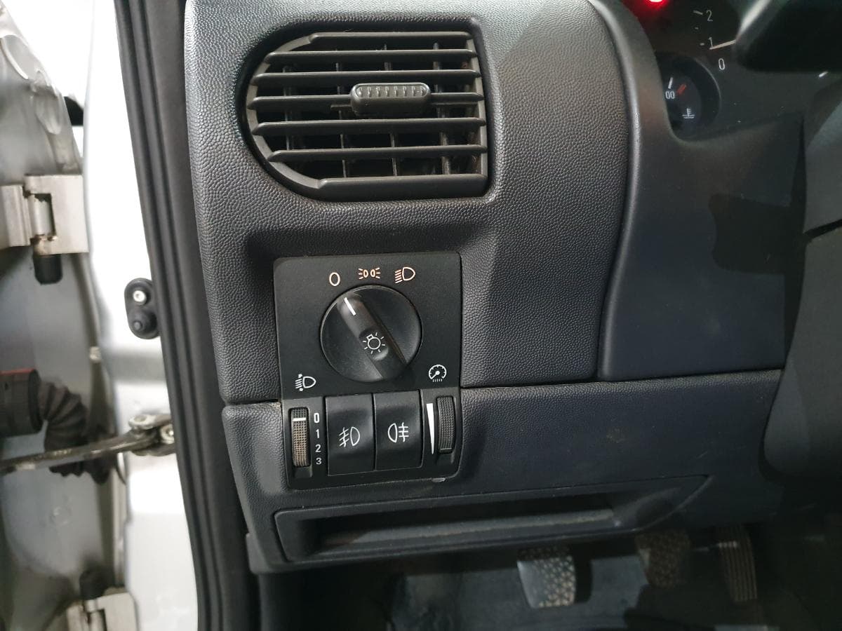 Opel Corsa · Ano 2004 — imagen 16