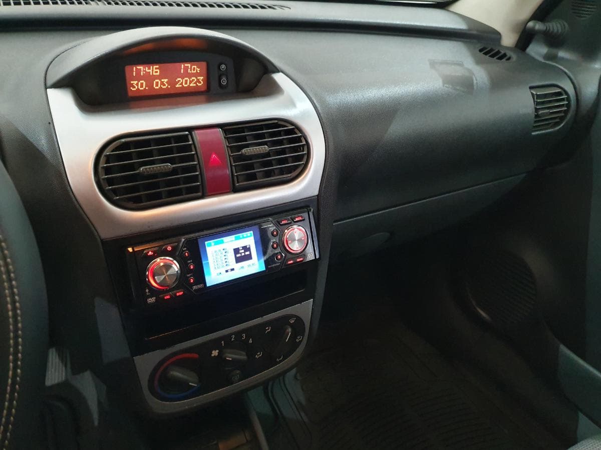Opel Corsa · Ano 2004 — imagen 23