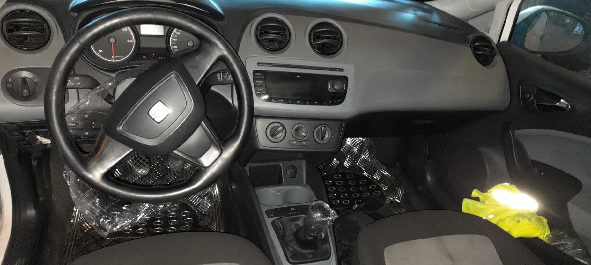 Seat Ibiza 1.2 TDI · Ano 2012 — imagen 14