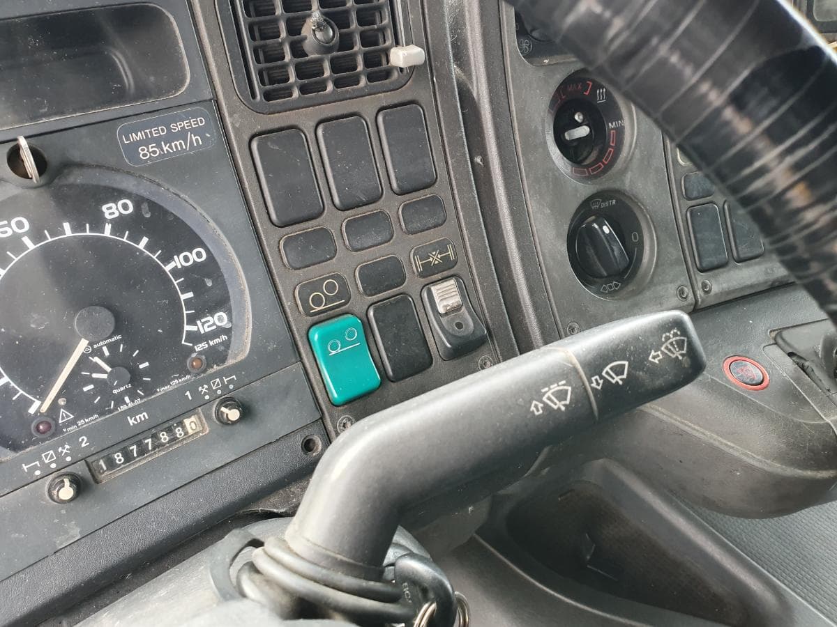 Scania 360 com Grua Atlas · Ano 1998 — imagen 34