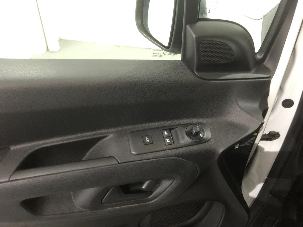 Peugeot Partner · Ano 2020 — image 24