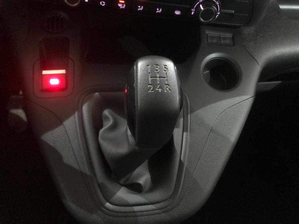 Peugeot Partner · Ano 2020 — image 26