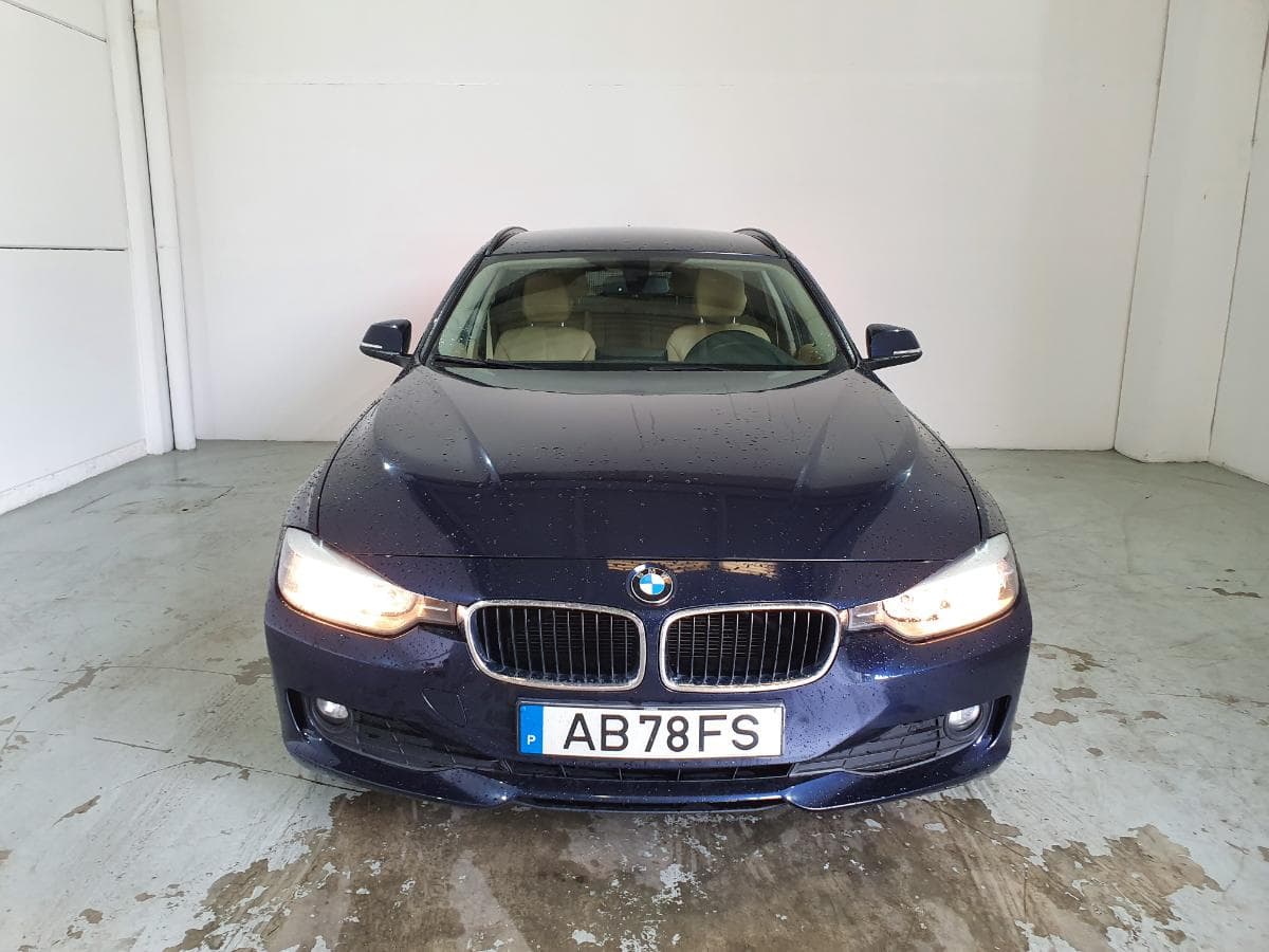 BMW 320D 2.0 Touring · Ano 2015 — imagem 3