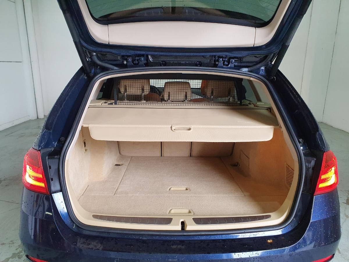 BMW 320D 2.0 Touring · Ano 2015 — imagem 10
