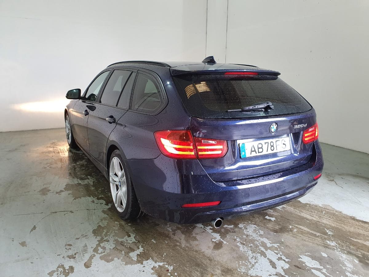BMW 320D 2.0 Touring · Ano 2015 — imagem 8
