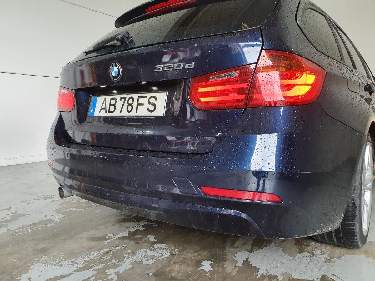 BMW 320D 2.0 Touring · Ano 2015 — imagem 7