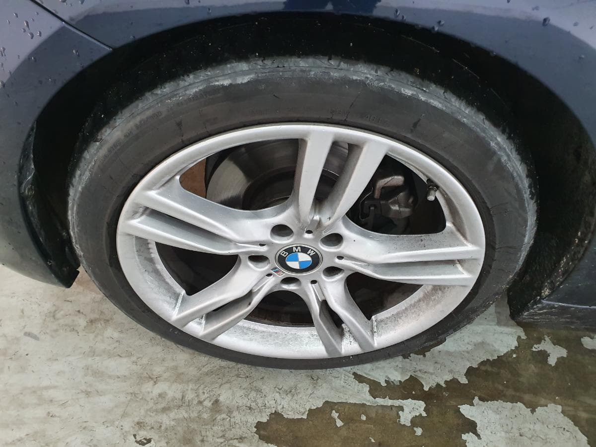 BMW 320D 2.0 Touring · Ano 2015 — imagem 13