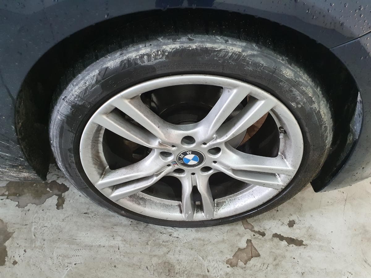 BMW 320D 2.0 Touring · Ano 2015 — imagem 15