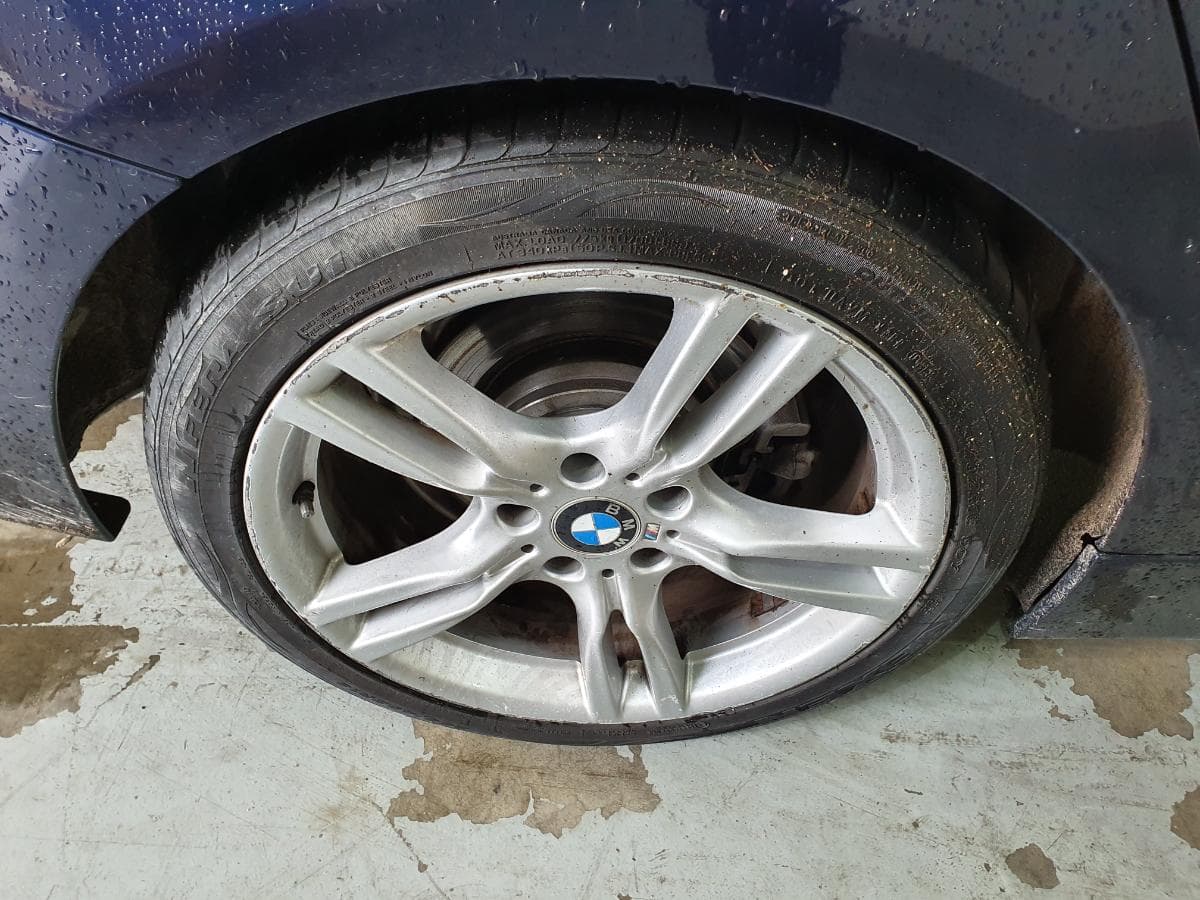 BMW 320D 2.0 Touring · Ano 2015 — imagem 16