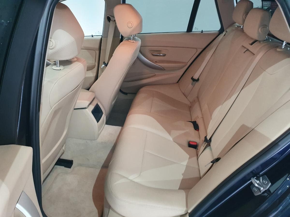 BMW 320D 2.0 Touring · Ano 2015 — imagem 18