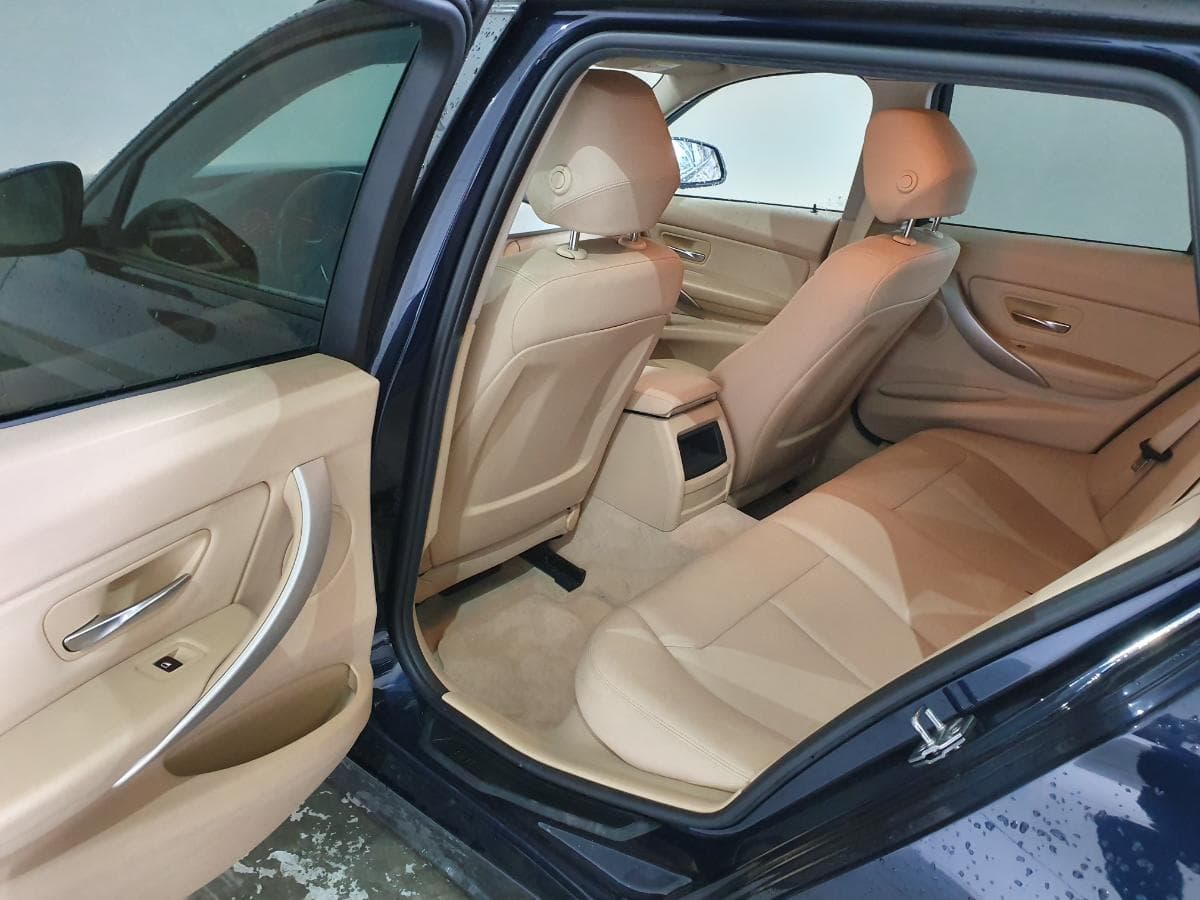 BMW 320D 2.0 Touring · Ano 2015 — imagem 19