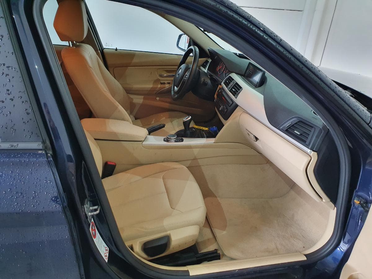 BMW 320D 2.0 Touring · Ano 2015 — imagem 22