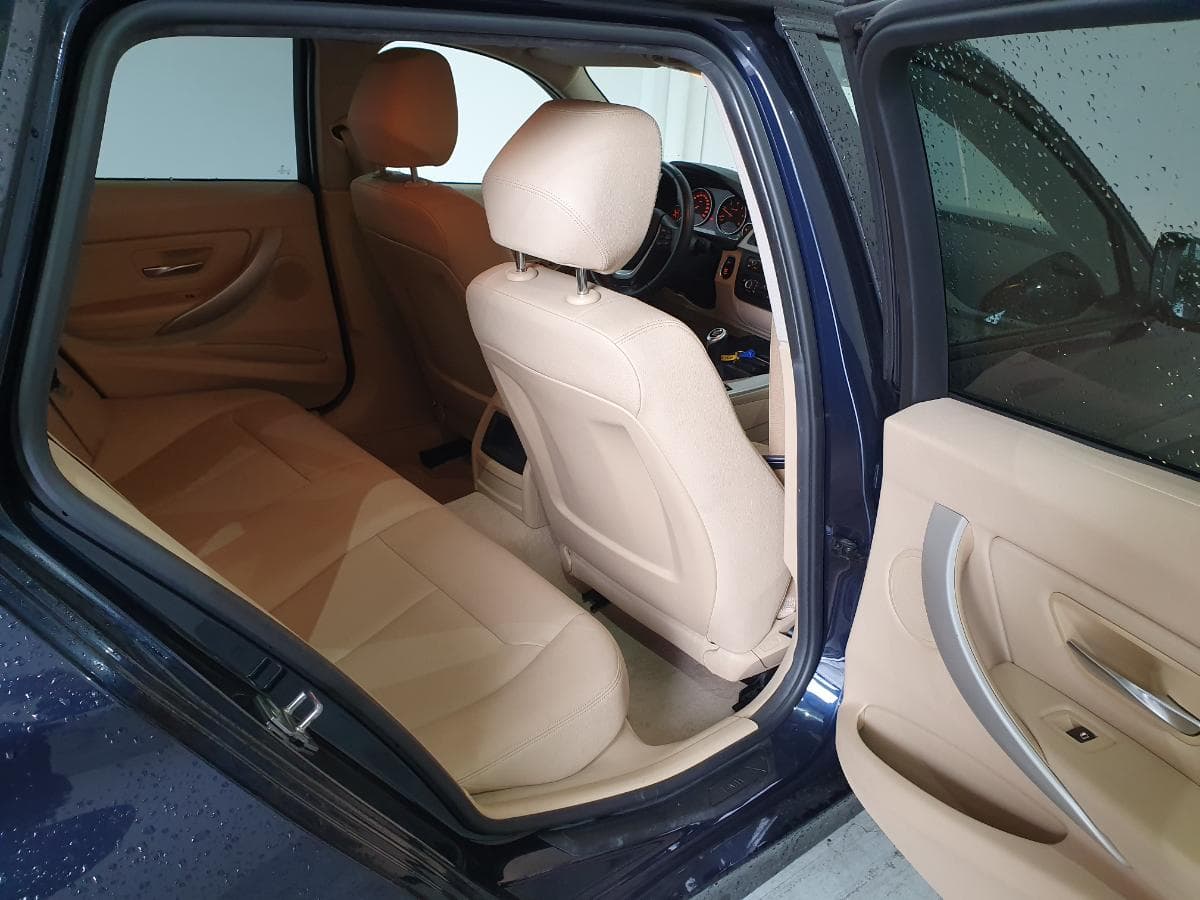 BMW 320D 2.0 Touring · Ano 2015 — imagem 24
