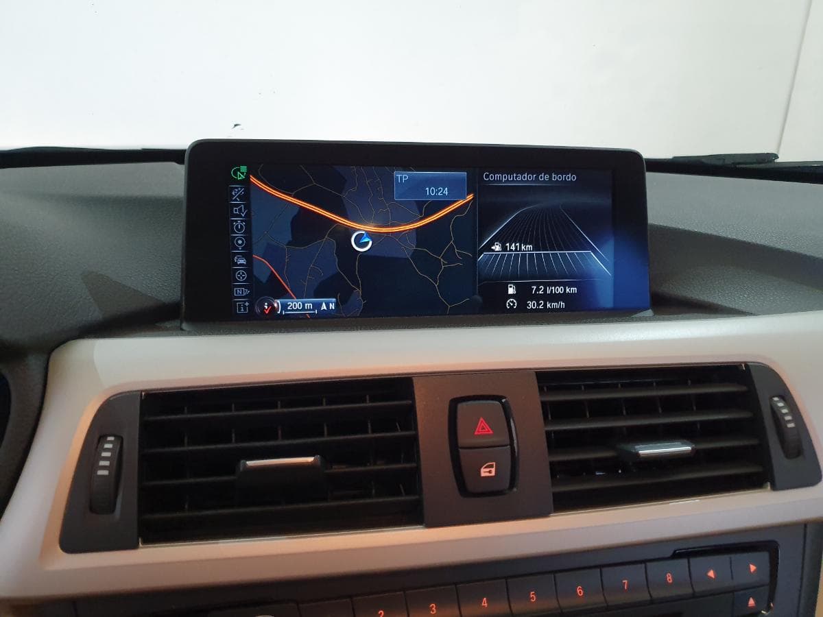 BMW 320D 2.0 Touring · Ano 2015 — imagem 29
