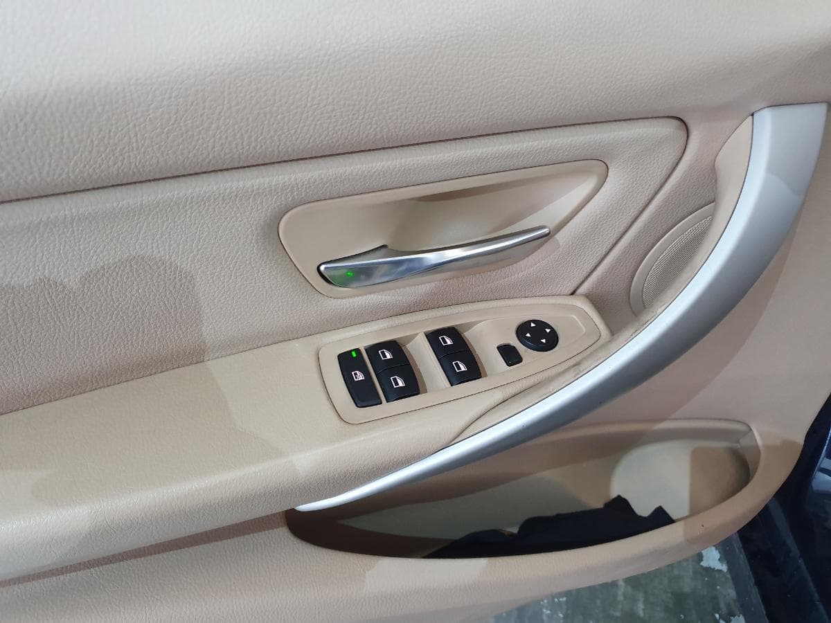 BMW 320D 2.0 Touring · Ano 2015 — imagem 30