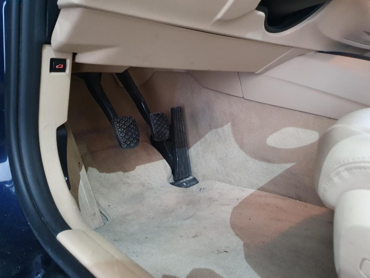 BMW 320D 2.0 Touring · Ano 2015 — imagem 31