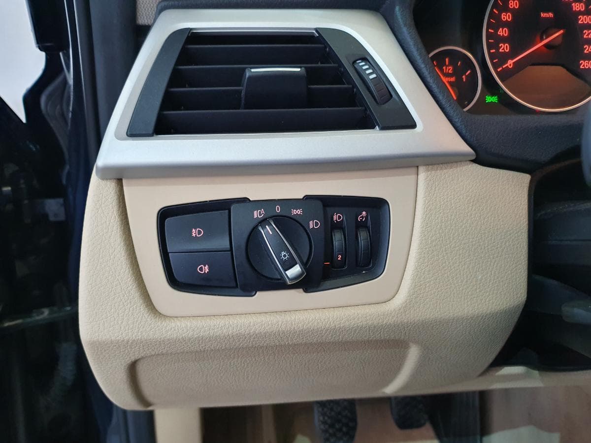 BMW 320D 2.0 Touring · Ano 2015 — imagem 36