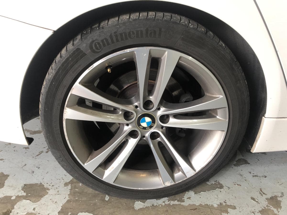 BMW 320 D Touring · Ano 2013 — image 15