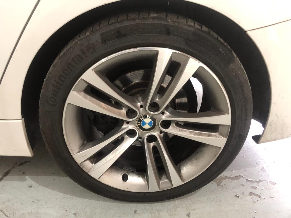 BMW 320 D Touring · Ano 2013 — image 16