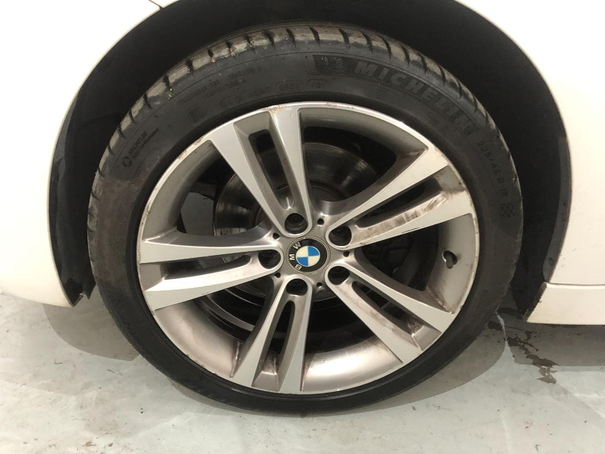 BMW 320 D Touring · Ano 2013 — image 17