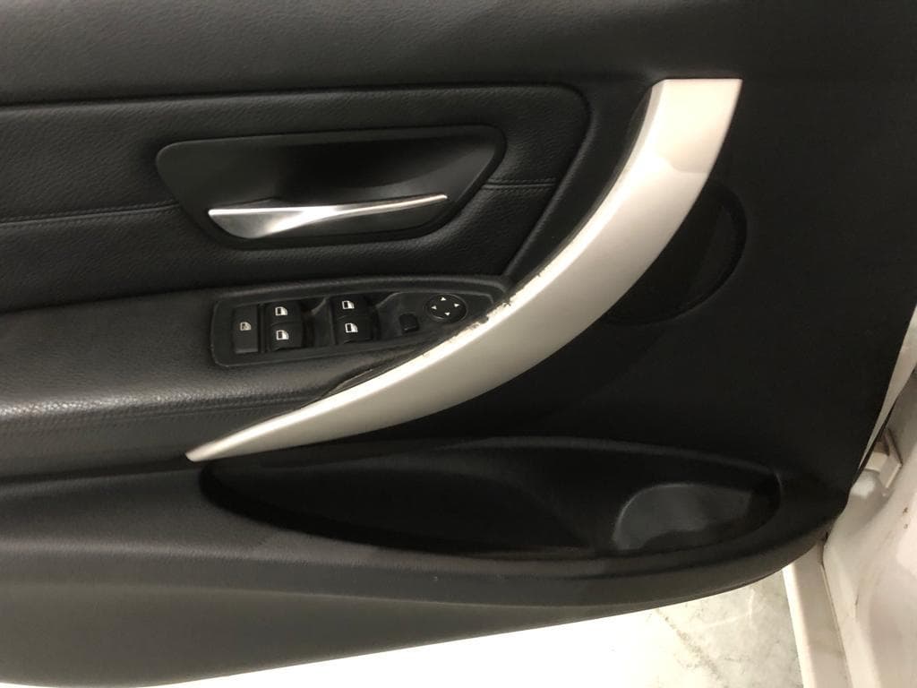 BMW 320 D Touring · Ano 2013 — image 22