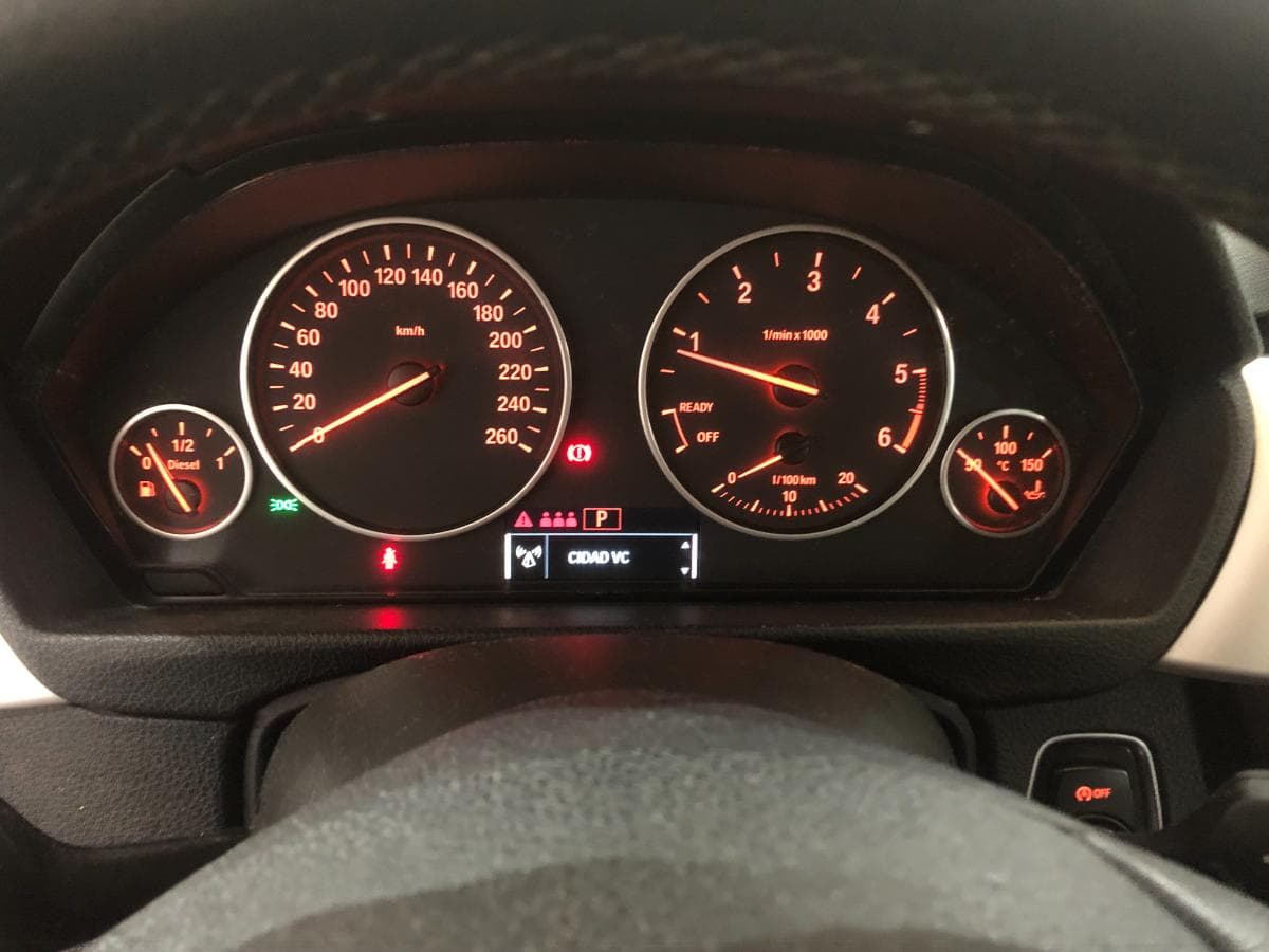 BMW 320 D Touring · Ano 2013 — image 25