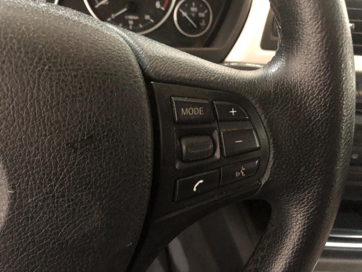 BMW 320 D Touring · Ano 2013 — image 27
