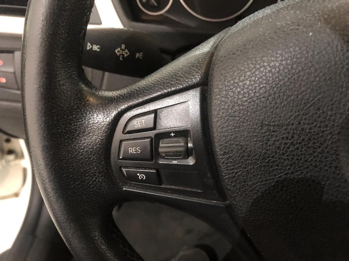 BMW 320 D Touring · Ano 2013 — image 28