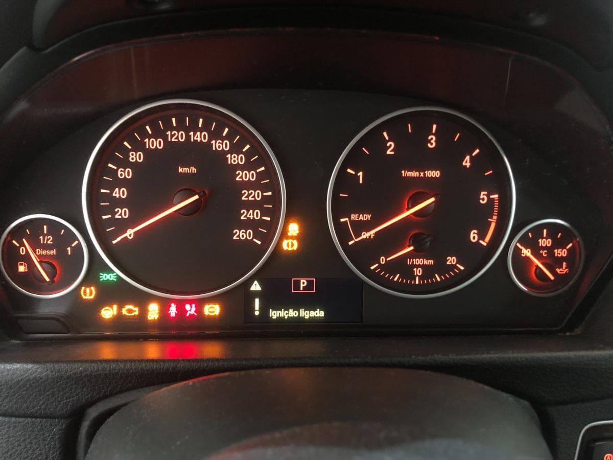 BMW 320 D Touring · Ano 2013 — image 31