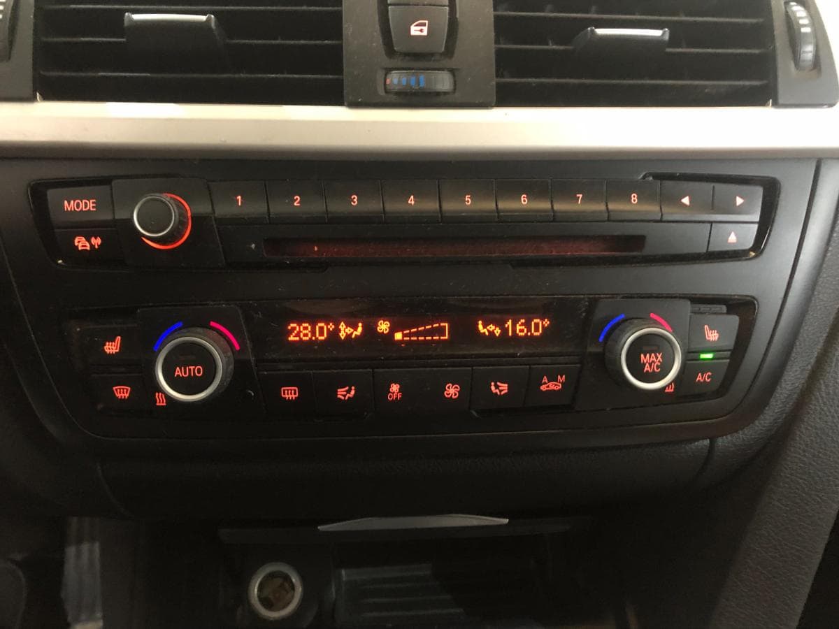 BMW 320 D Touring · Ano 2013 — image 33