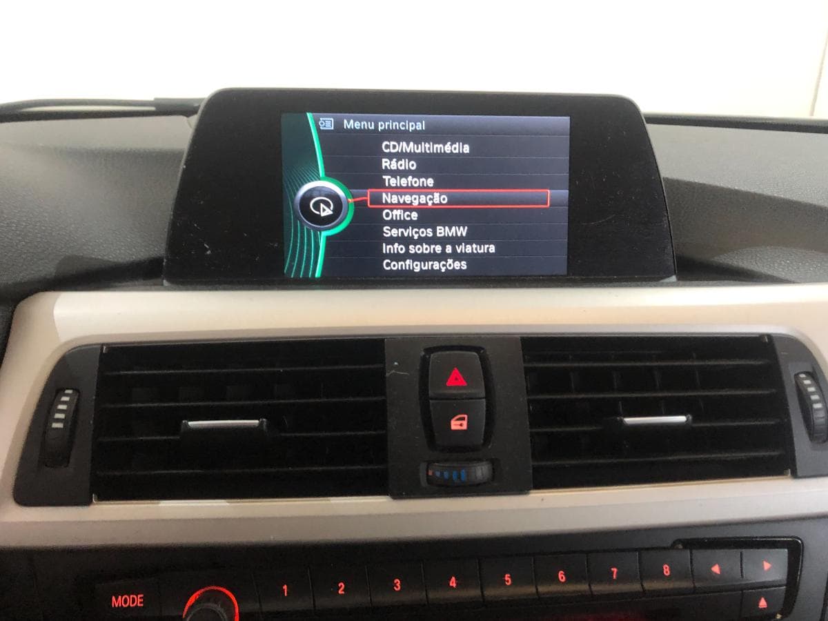 BMW 320 D Touring · Ano 2013 — image 36