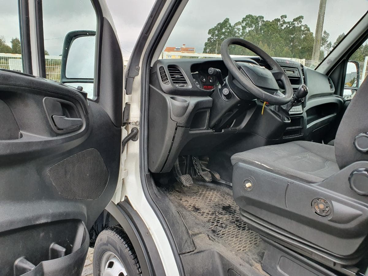 Iveco Daily 35-170 · Ano 2016 — imagem 24