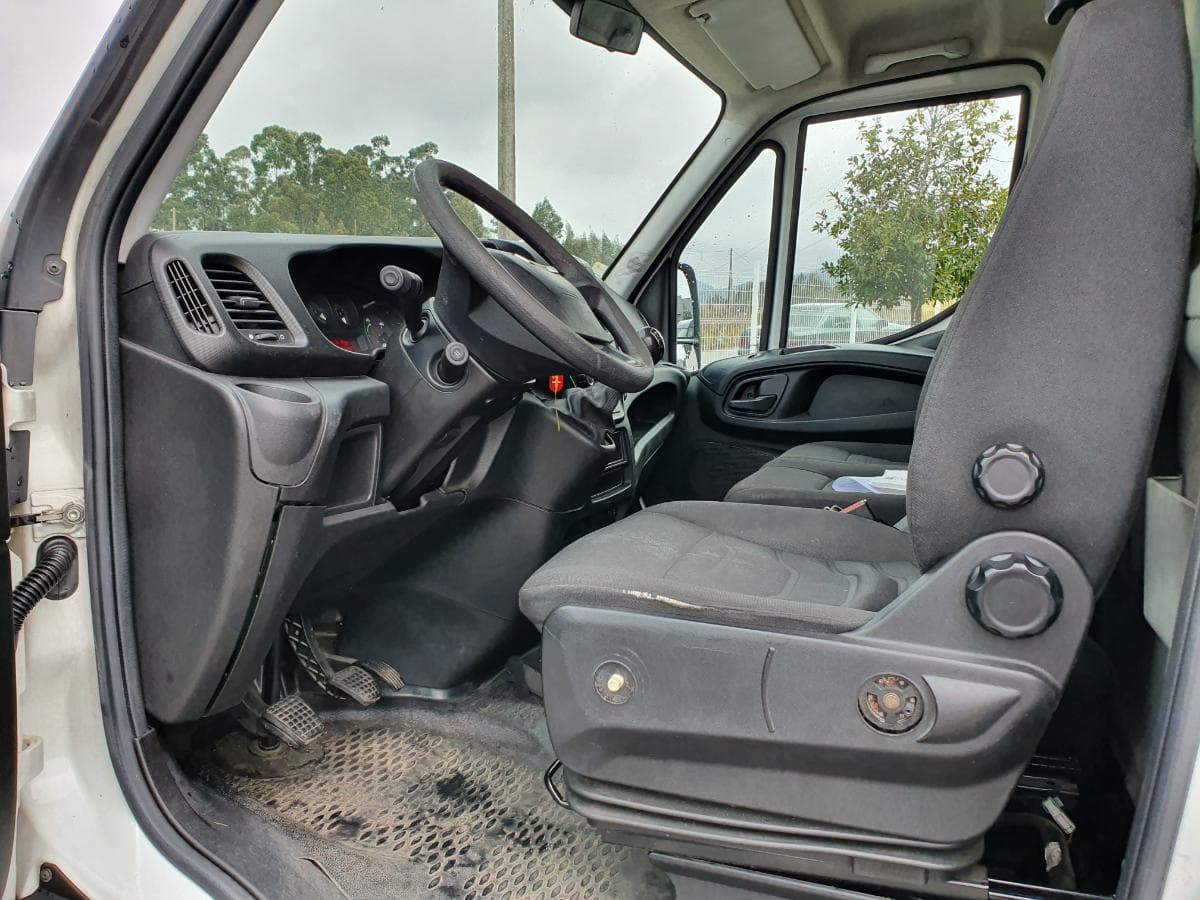Iveco Daily 35-170 · Ano 2016 — imagem 28