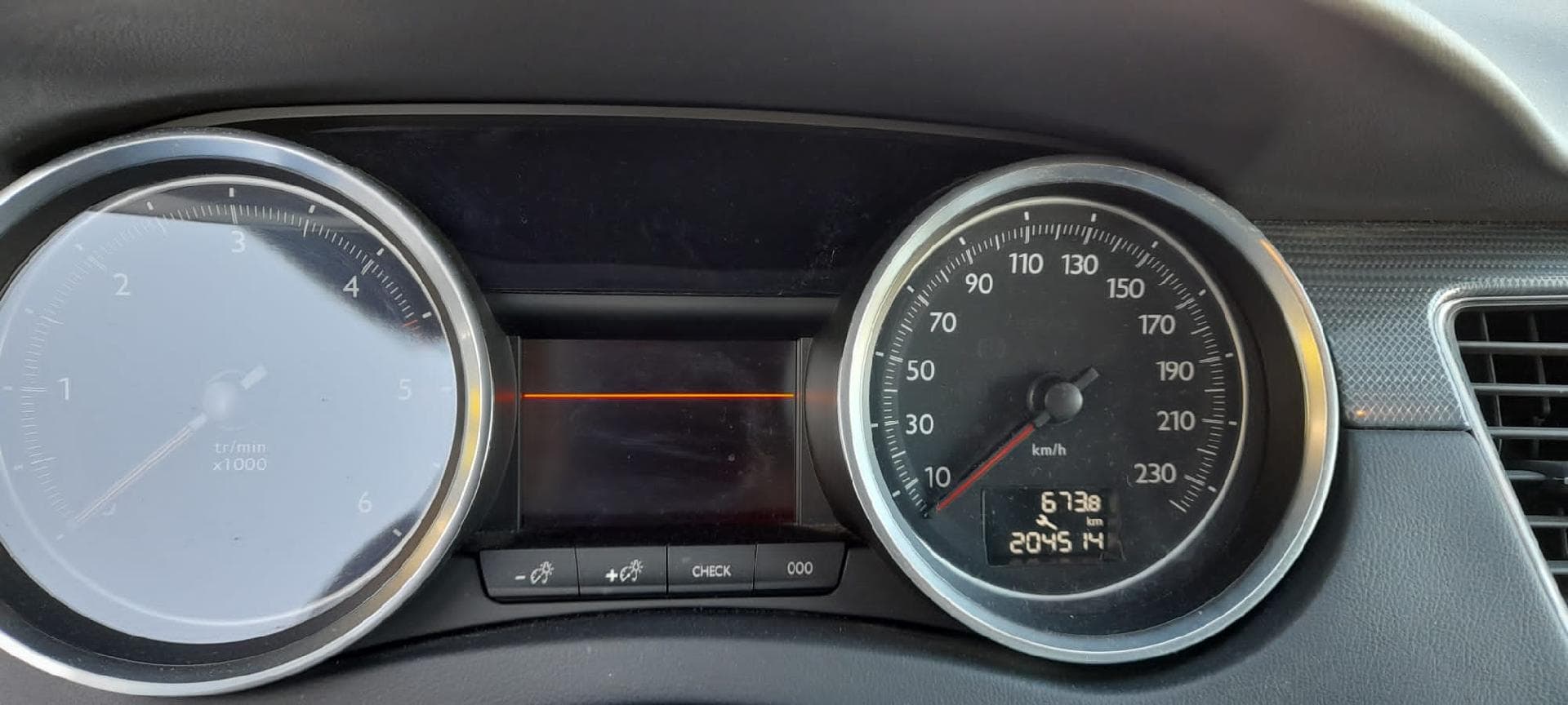 Peugeot 508 SW 1.6 HDI · Ano 2012 — imagen 16