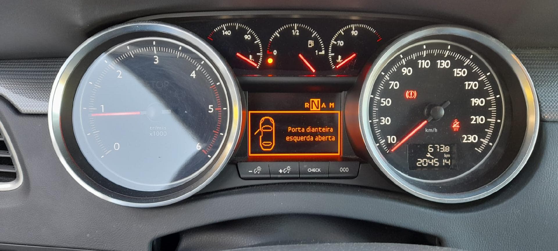 Peugeot 508 SW 1.6 HDI · Ano 2012 — imagen 17