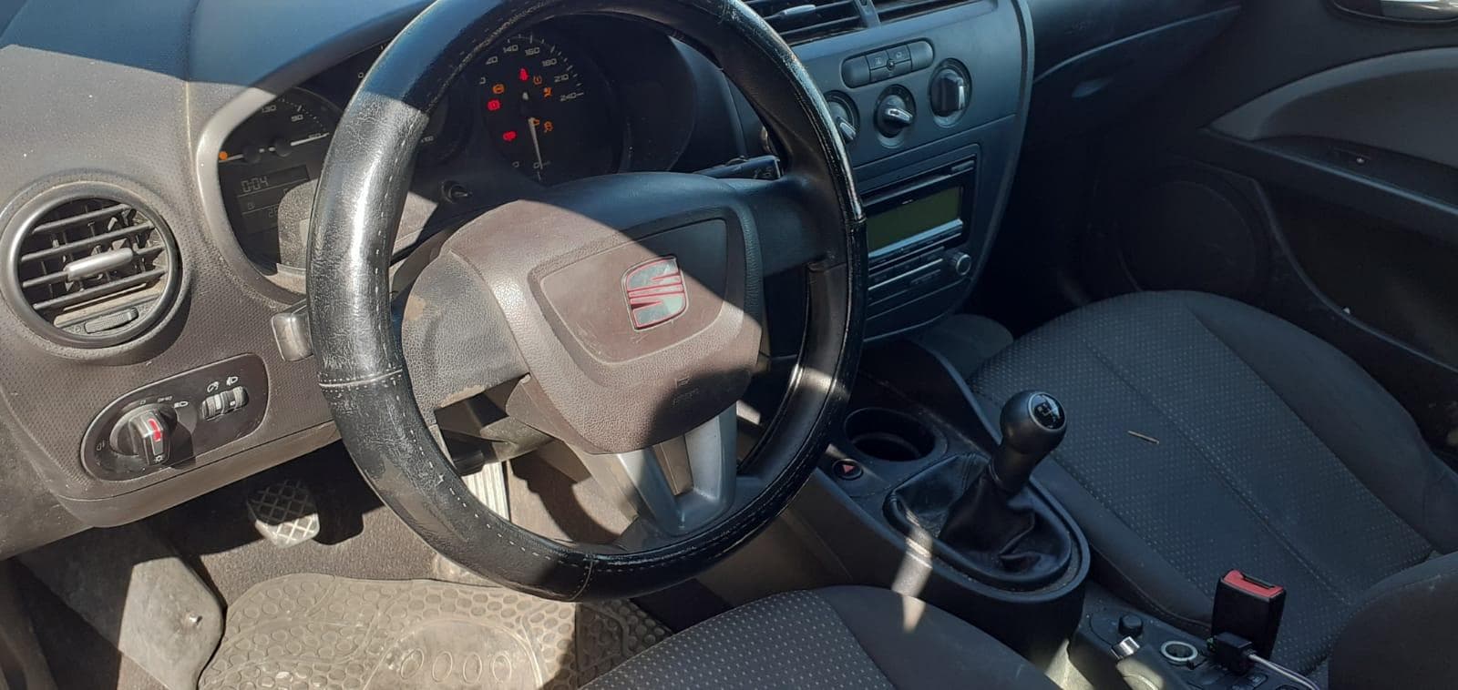 Seat Leon 1.6 TDI · Ano 2012 — imagem 14