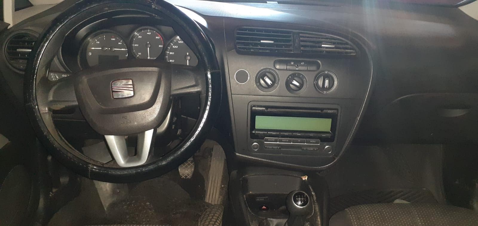 Seat Leon 1.6 TDI · Ano 2012 — imagem 17