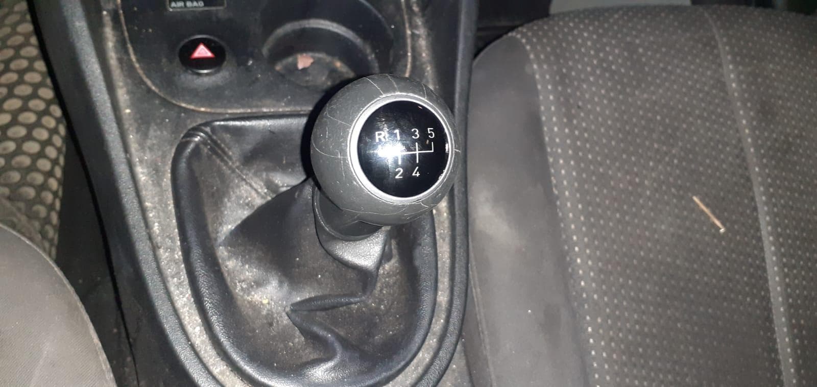Seat Leon 1.6 TDI · Ano 2012 — imagem 18
